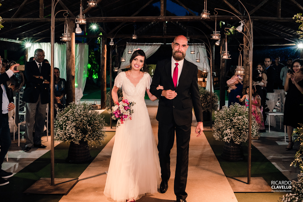 entrada da noiva- Fotografia de Casamento RJ - Fotografia de Casamento Niterói - Fotógrafo de Casamento RJ - Fotografia de Casamento JF - Fotografo Casamento - Melhores fotos de casamento