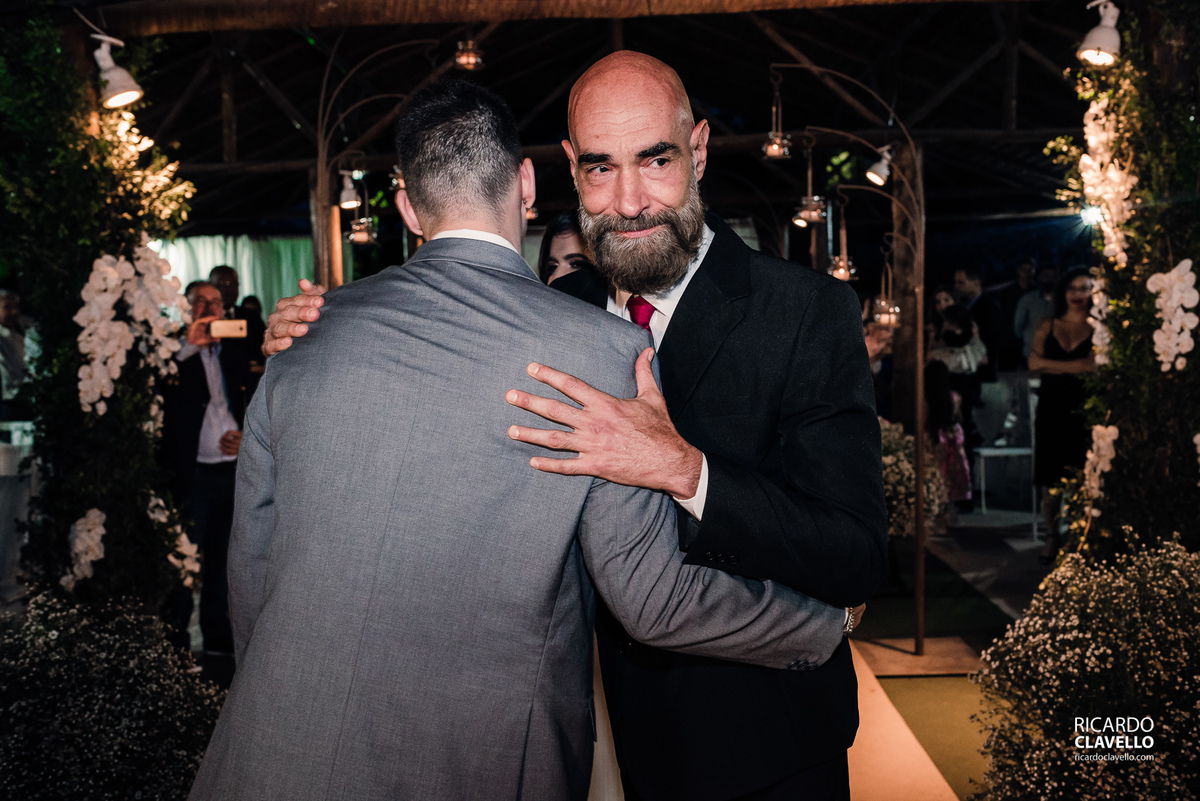 cumprimentos do pai da noiva e do noivo - Fotografia de Casamento RJ - Fotografia de Casamento Niterói - Fotógrafo de Casamento RJ - Fotografia de Casamento JF - Fotografo Casamento - Melhores fotos de casamento