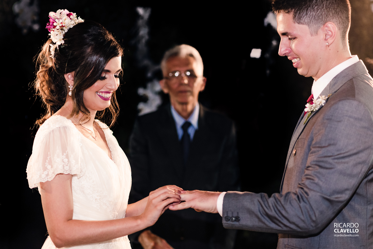 Troca de Alianças de Casamento - Fotografia de Casamento RJ - Fotografia de Casamento Niterói - Fotógrafo de Casamento RJ - Fotografia de Casamento JF - Fotografo Casamento - Melhores fotos de casamento