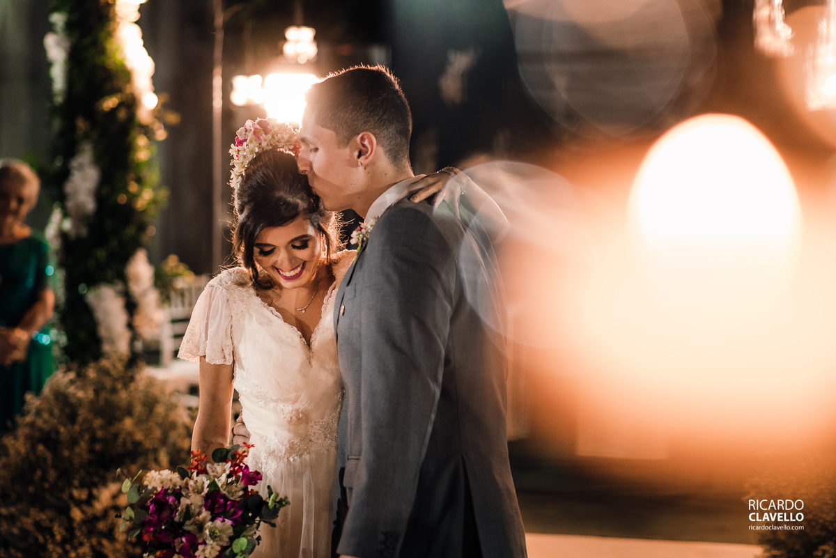 Beijo dos noivos - Fotografia de Casamento RJ - Fotografia de Casamento Niterói - Fotógrafo de Casamento RJ - Fotografia de Casamento JF - Fotografo Casamento - Melhores fotos de casamento