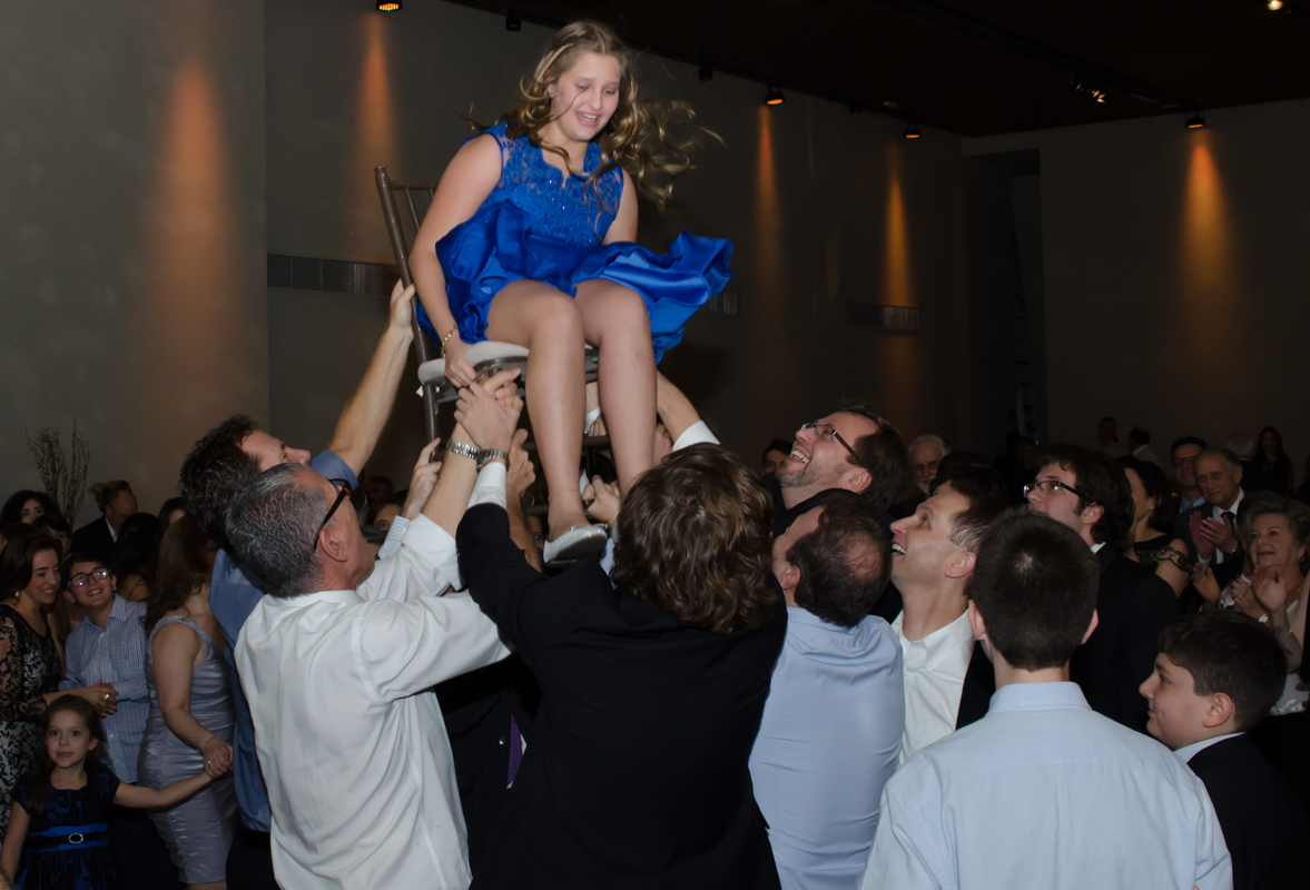 Fotografia da Camila e seu Bat Mitzvah feitas pela Geniphoto em SP