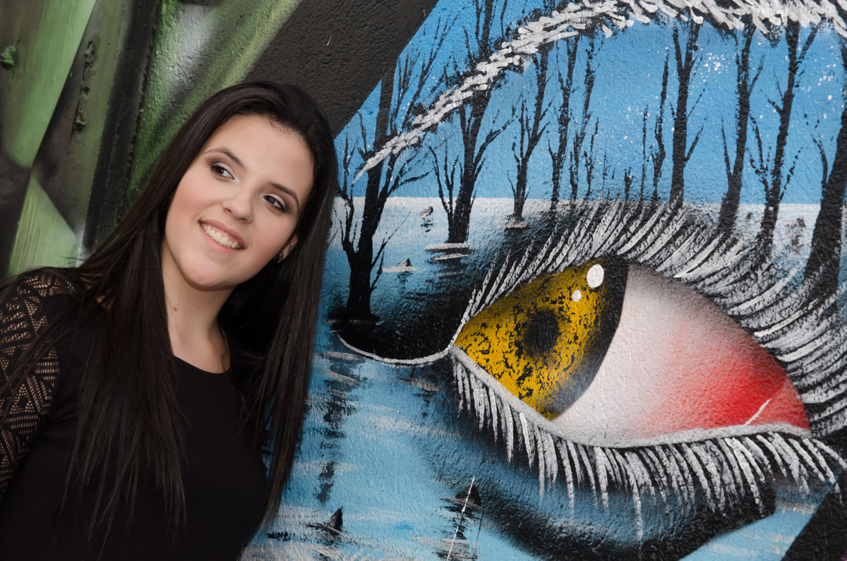 Sorriso Sessão fotográfica no Beco do Batman em SP, feita pela Geniphoto
