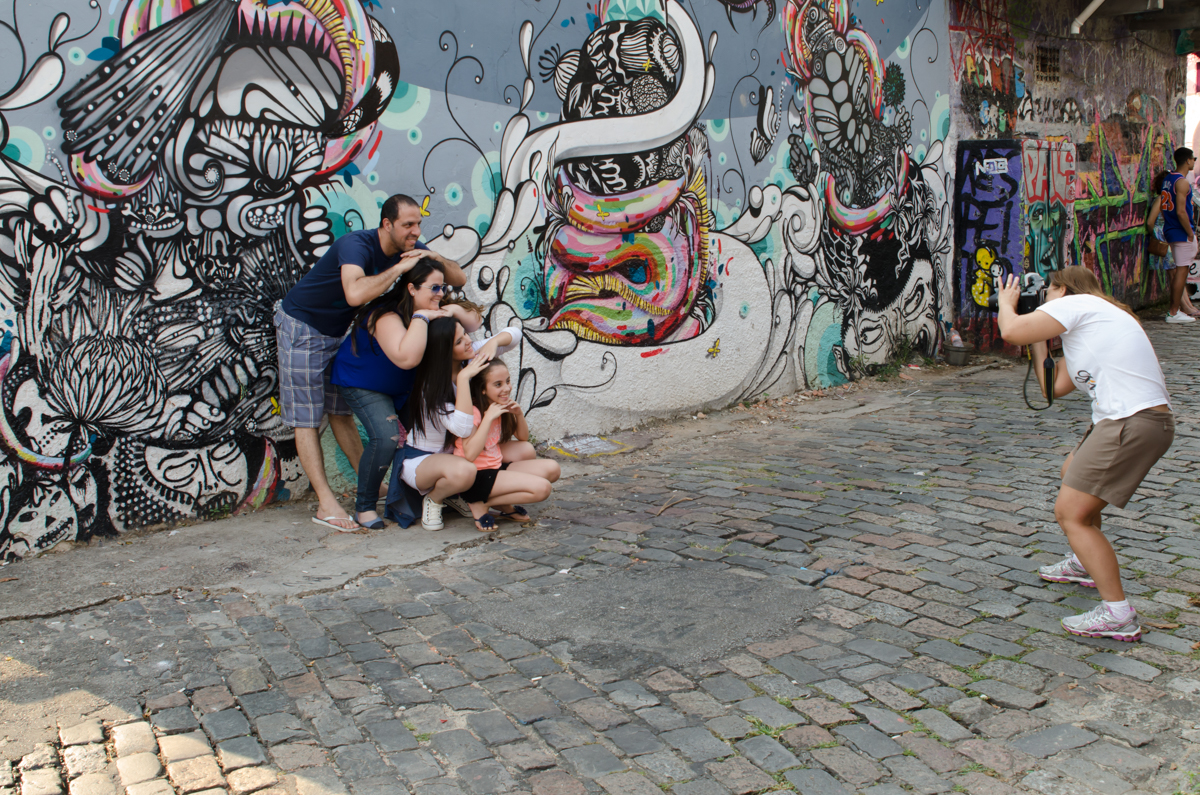 Geni Silva em plena Sessão fotográfica no Beco do Batman em SP, feita pela Geniphoto