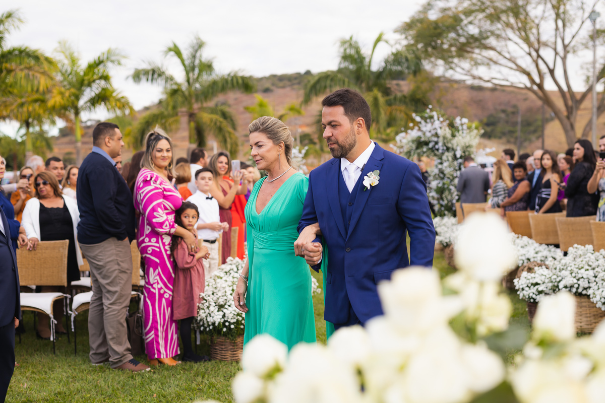 entrada noivo na cerimonia Vale dos Desejos  Fernanda e Leo  Casamento