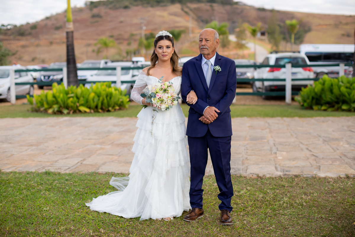 entrada noiva na cerimonia Vale dos Desejos  Fernanda e Leo  Casamento