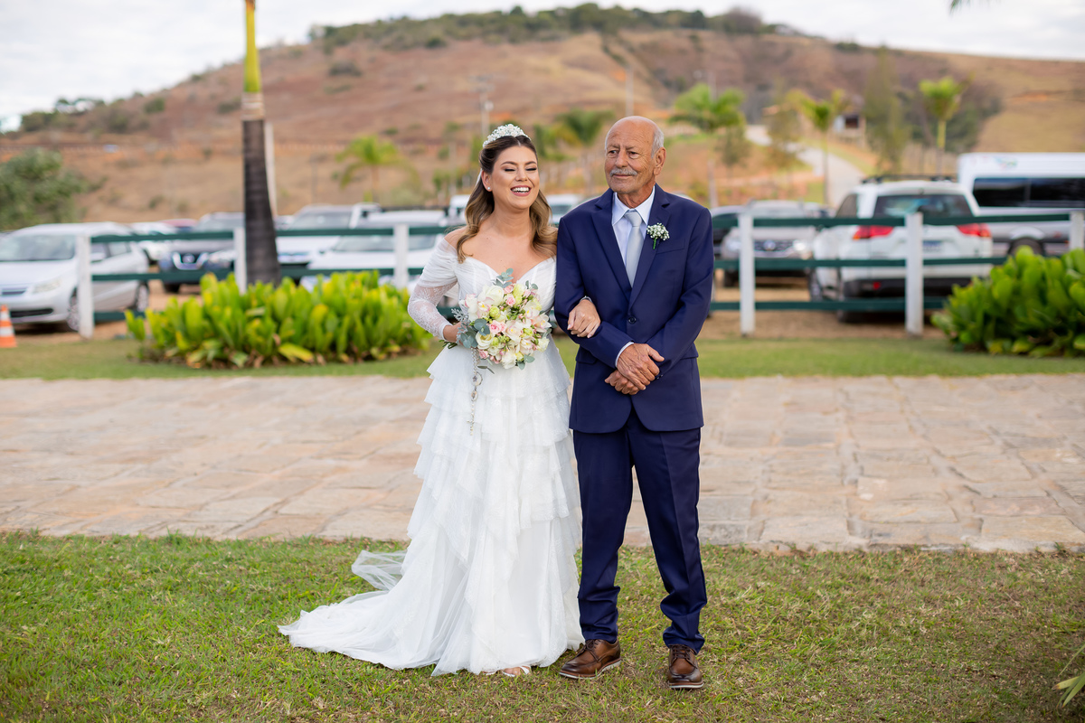 entrada noiva na cerimonia Vale dos Desejos  Fernanda e Leo  Casamento