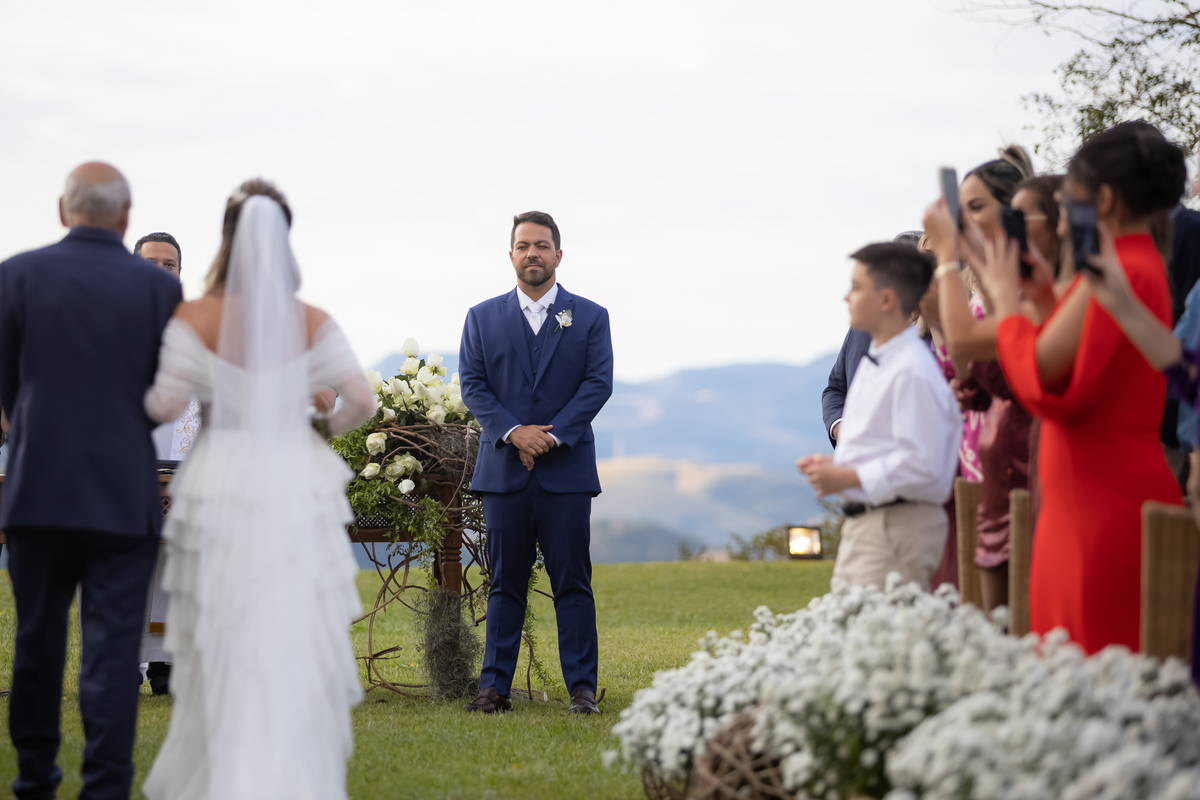 entrada noiva na cerimonia Vale dos Desejos  Fernanda e Leo  Casamento