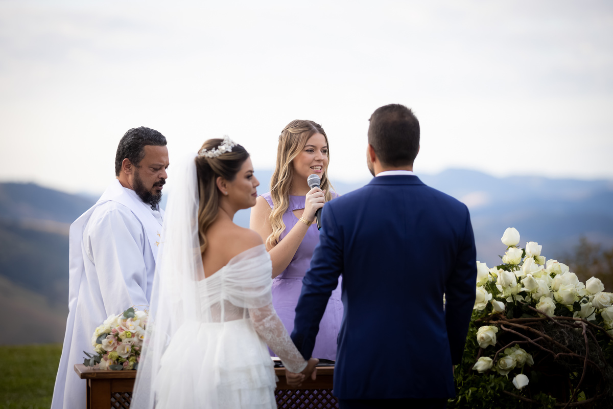 entrada noiva na cerimonia Vale dos Desejos  Fernanda e Leo  Casamento