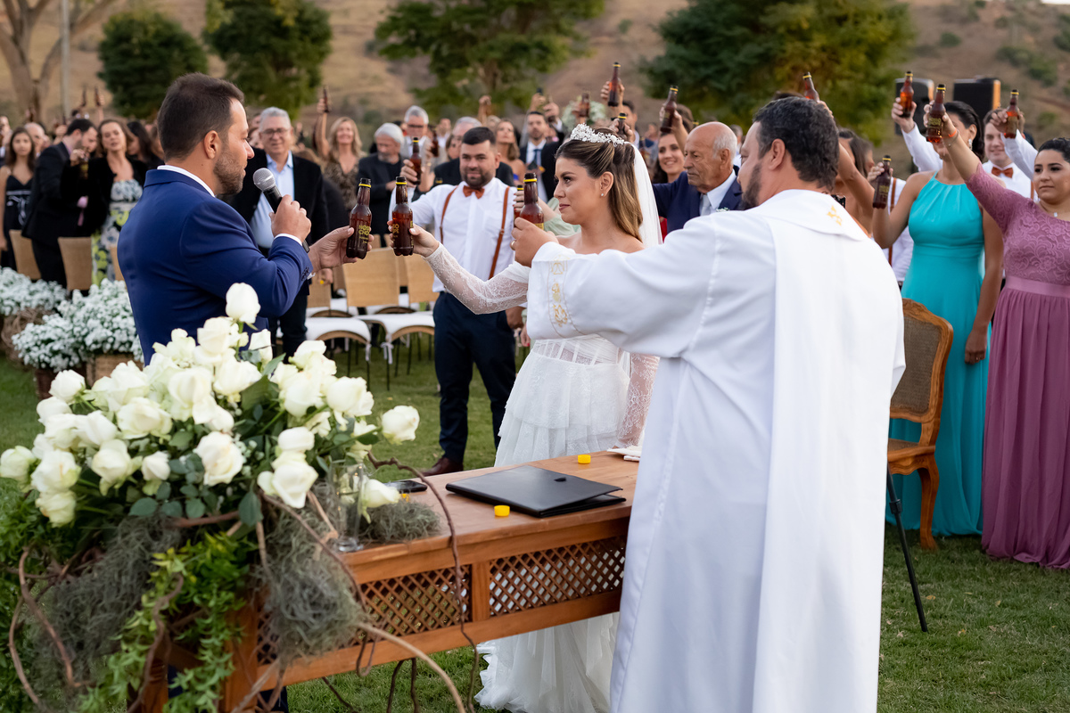 brinde na cerimonia Vale dos Desejos  Fernanda e Leo  Casamento