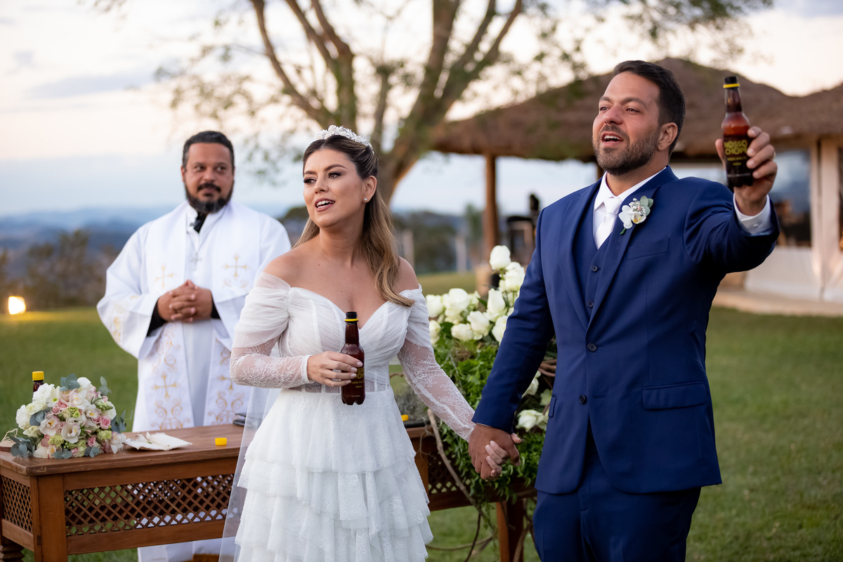 brinde na cerimonia Vale dos Desejos  Fernanda e Leo  Casamento