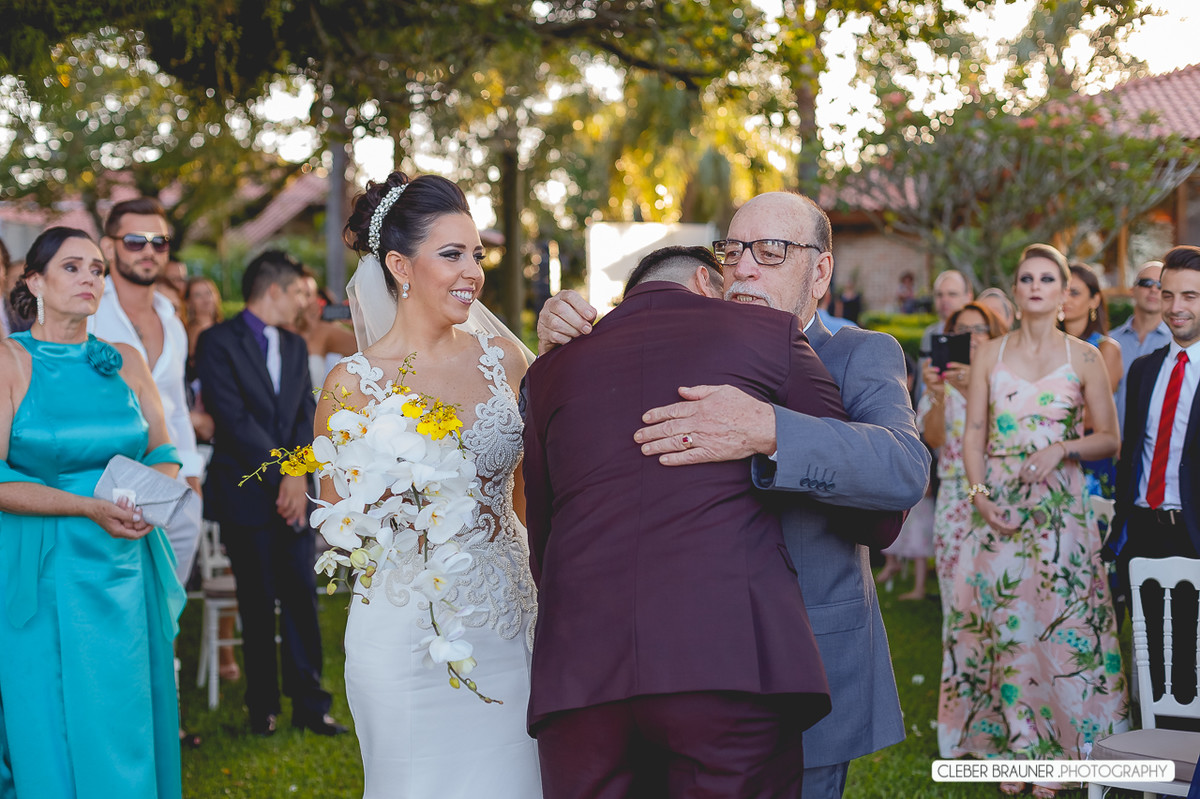 Linca casamento ao ar livre realizado em Porto Alegre, fotos feitas pelo fotógrafo de Caxias do Sul Cleber Brauner, Bento Gonçalves
