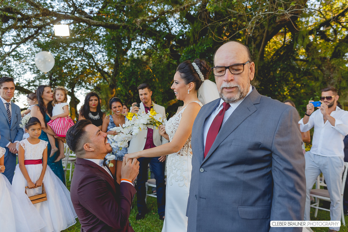 Linca casamento ao ar livre realizado em Porto Alegre, fotos feitas pelo fotógrafo de Caxias do Sul Cleber Brauner, Bento Gonçalves