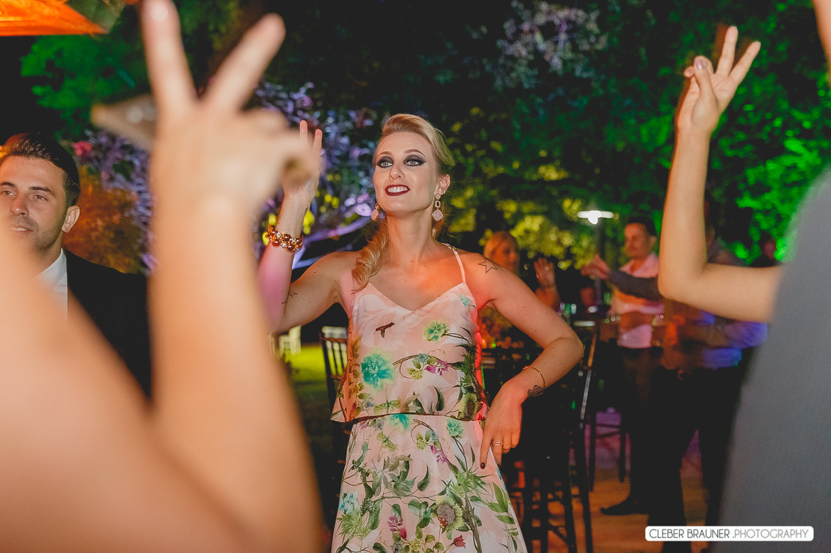 Linca casamento ao ar livre realizado em Porto Alegre, fotos feitas pelo fotógrafo de Caxias do Sul Cleber Brauner, Bento Gonçalves