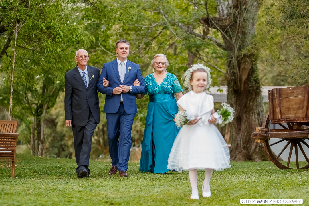 Lindo casamento realizado na Serra Gaúcho, casamento onde noivo e noiva lindos, Fotos raelizadas pelo fotógrafo de caxias do sul, Cleber Brauner
