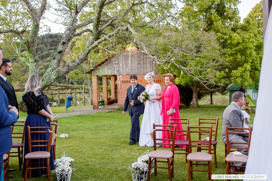 Lindo casamento realizado na Serra Gaúcho, casamento onde noivo e noiva lindos, Fotos raelizadas pelo fotógrafo de caxias do sul, Cleber Brauner