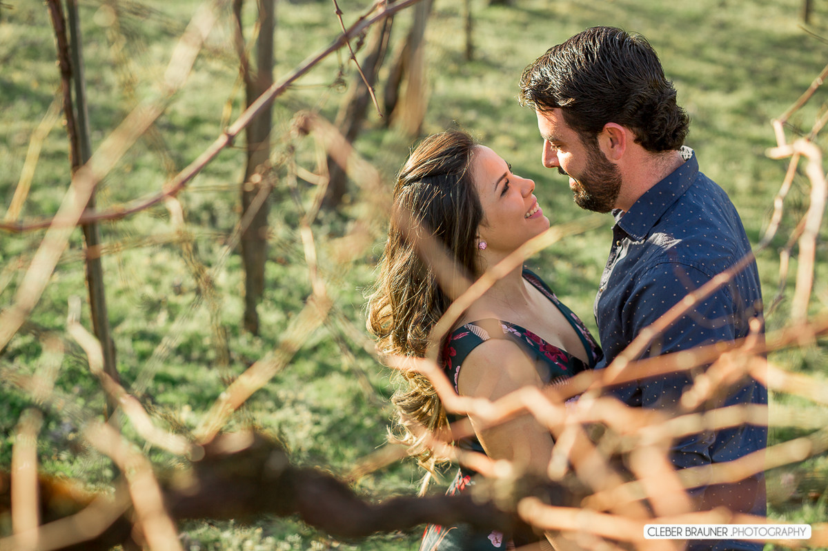 lINDO ENSAIO FOTOGRAFICO NO VALE dos vinhedos em bento gonçalves, fotografado pelo fotografo de casamento cleber Brauner