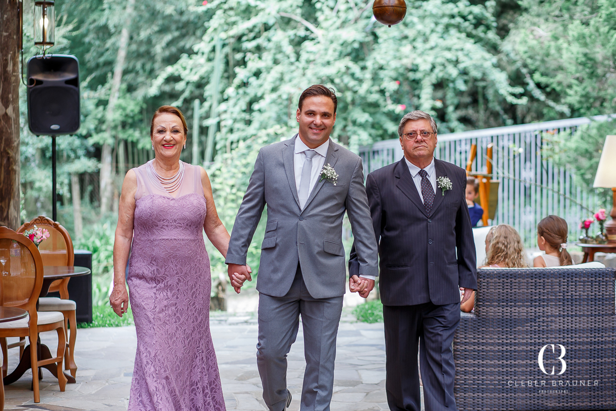 Lindo casamento realizado na Villa Tuiuty em Bento Gonçalves Rs, fotografado por Cleber Brauner, fotógrafo de casamento de Garibaldi e Porto alegre. Fotos do ensaio e trash the dress no site