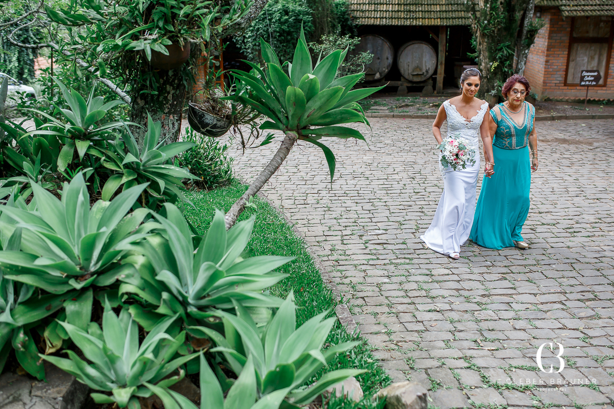 Lindo casamento realizado na Villa Tuiuty em Bento Gonçalves Rs, fotografado por Cleber Brauner, fotógrafo de casamento de Garibaldi e Porto alegre. Fotos do ensaio e trash the dress no site