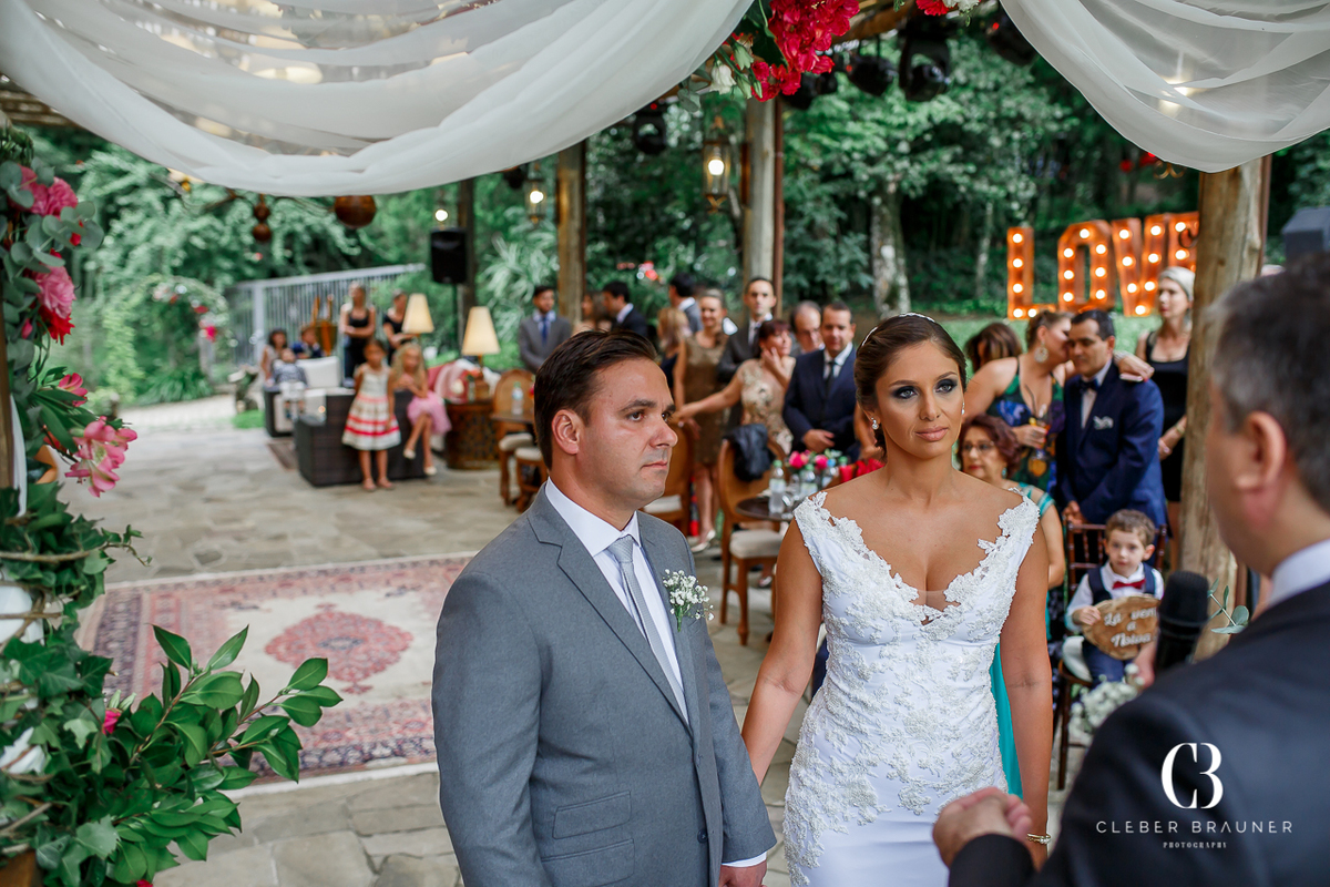Lindo casamento realizado na Villa Tuiuty em Bento Gonçalves Rs, fotografado por Cleber Brauner, fotógrafo de casamento de Garibaldi e Porto alegre. Fotos do ensaio e trash the dress no site