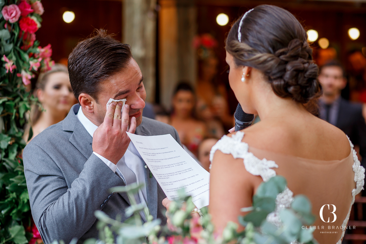 Lindo casamento realizado na Villa Tuiuty em Bento Gonçalves Rs, fotografado por Cleber Brauner, fotógrafo de casamento de Garibaldi e Porto alegre. Fotos do ensaio e trash the dress no site