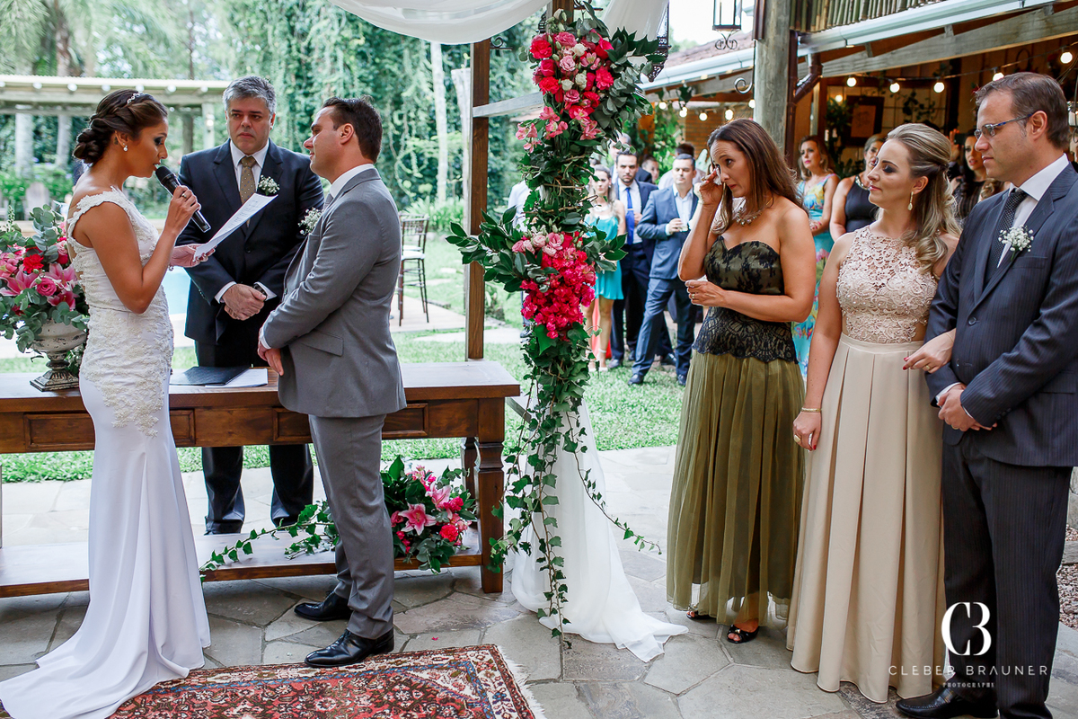 Lindo casamento realizado na Villa Tuiuty em Bento Gonçalves Rs, fotografado por Cleber Brauner, fotógrafo de casamento de Garibaldi e Porto alegre. Fotos do ensaio e trash the dress no site