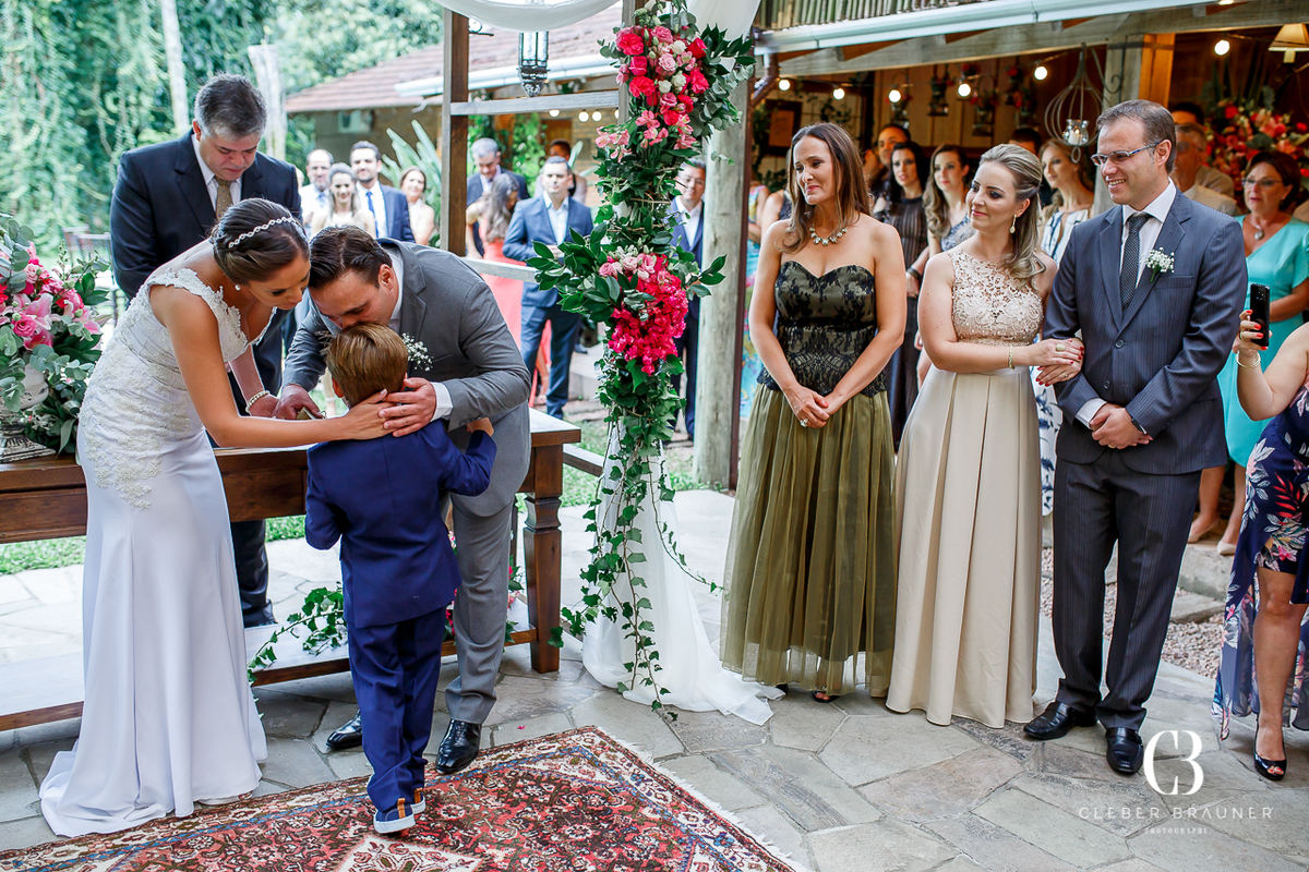 Lindo casamento realizado na Villa Tuiuty em Bento Gonçalves Rs, fotografado por Cleber Brauner, fotógrafo de casamento de Garibaldi e Porto alegre. Fotos do ensaio e trash the dress no site
