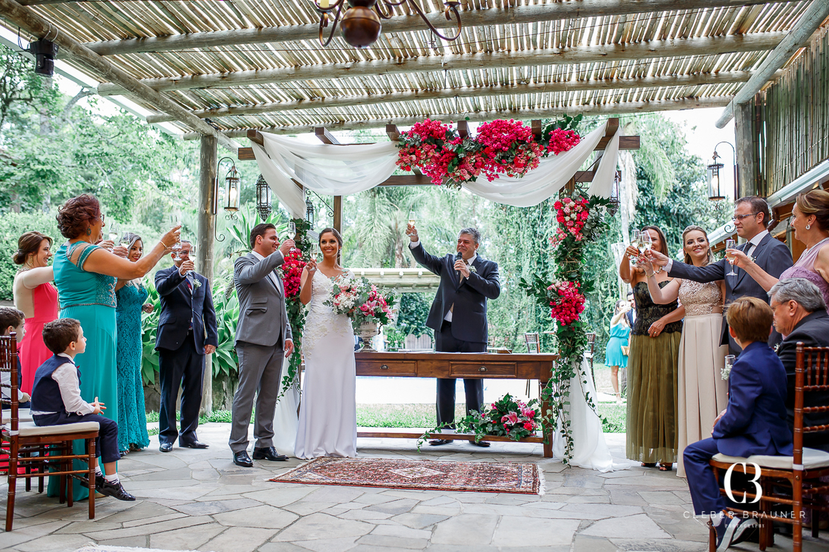 Lindo casamento realizado na Villa Tuiuty em Bento Gonçalves Rs, fotografado por Cleber Brauner, fotógrafo de casamento de Garibaldi e Porto alegre. Fotos do ensaio e trash the dress no site