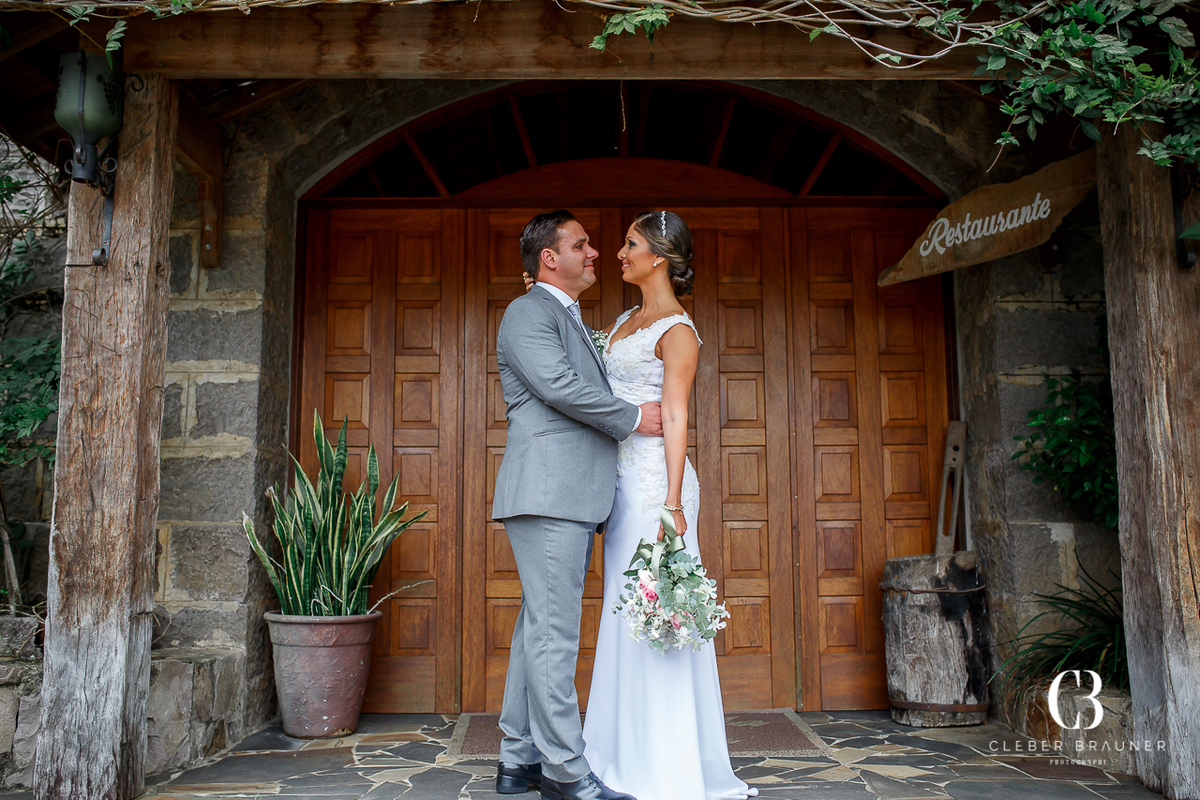 Lindo casamento realizado na Villa Tuiuty em Bento Gonçalves Rs, fotografado por Cleber Brauner, fotógrafo de casamento de Garibaldi e Porto alegre. Fotos do ensaio e trash the dress no site