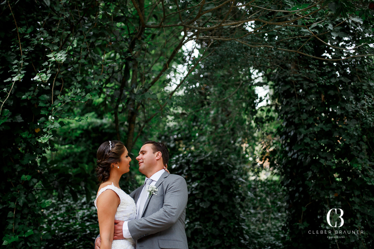 Lindo casamento realizado na Villa Tuiuty em Bento Gonçalves Rs, fotografado por Cleber Brauner, fotógrafo de casamento de Garibaldi e Porto alegre. Fotos do ensaio e trash the dress no site