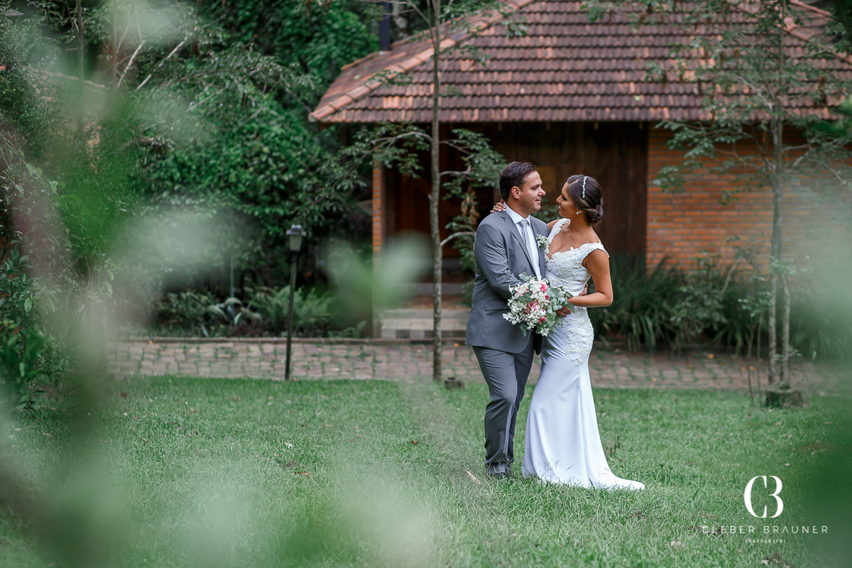 Lindo casamento realizado na Villa Tuiuty em Bento Gonçalves Rs, fotografado por Cleber Brauner, fotógrafo de casamento de Garibaldi e Porto alegre. Fotos do ensaio e trash the dress no site