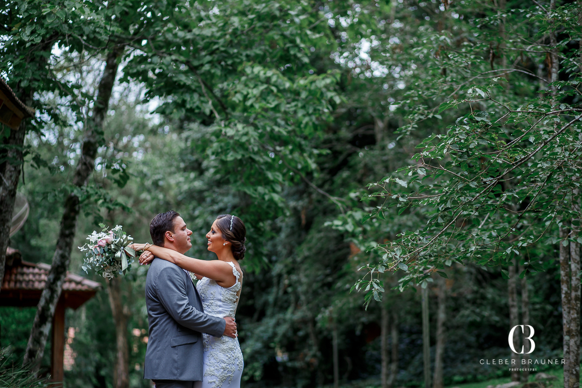 Lindo casamento realizado na Villa Tuiuty em Bento Gonçalves Rs, fotografado por Cleber Brauner, fotógrafo de casamento de Garibaldi e Porto alegre. Fotos do ensaio e trash the dress no site