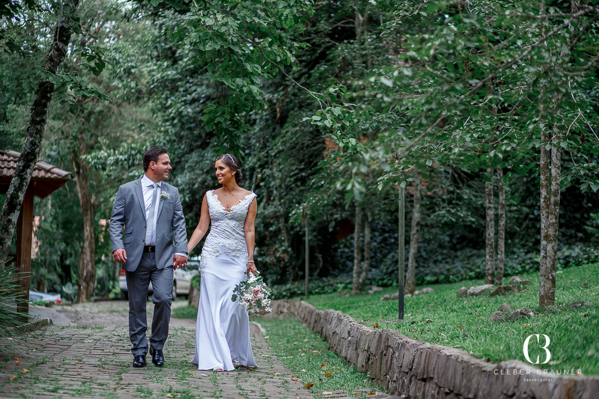 Lindo casamento realizado na Villa Tuiuty em Bento Gonçalves Rs, fotografado por Cleber Brauner, fotógrafo de casamento de Garibaldi e Porto alegre. Fotos do ensaio e trash the dress no site
