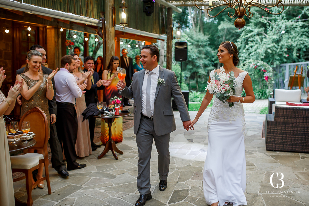 Lindo casamento realizado na Villa Tuiuty em Bento Gonçalves Rs, fotografado por Cleber Brauner, fotógrafo de casamento de Garibaldi e Porto alegre. Fotos do ensaio e trash the dress no site