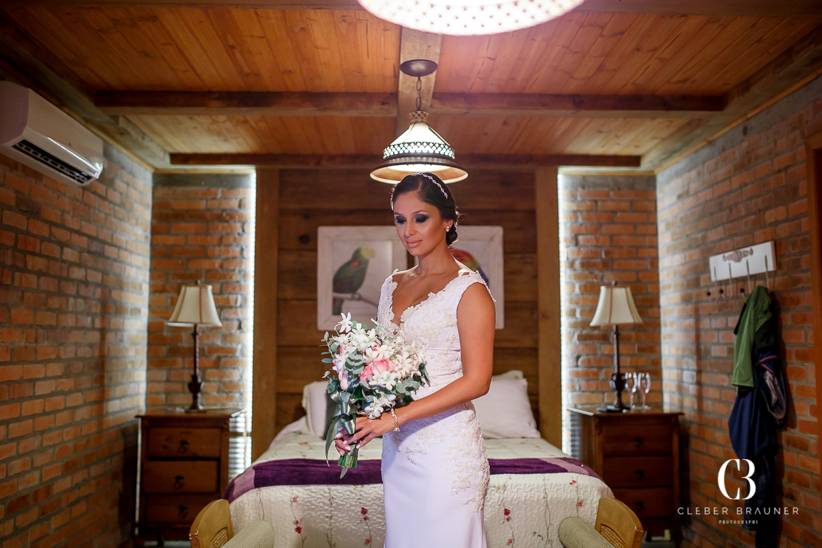 Lindo casamento realizado na Villa Tuiuty em Bento Gonçalves Rs, fotografado por Cleber Brauner, fotógrafo de casamento de Garibaldi e Porto alegre. Fotos do ensaio e trash the dress no site