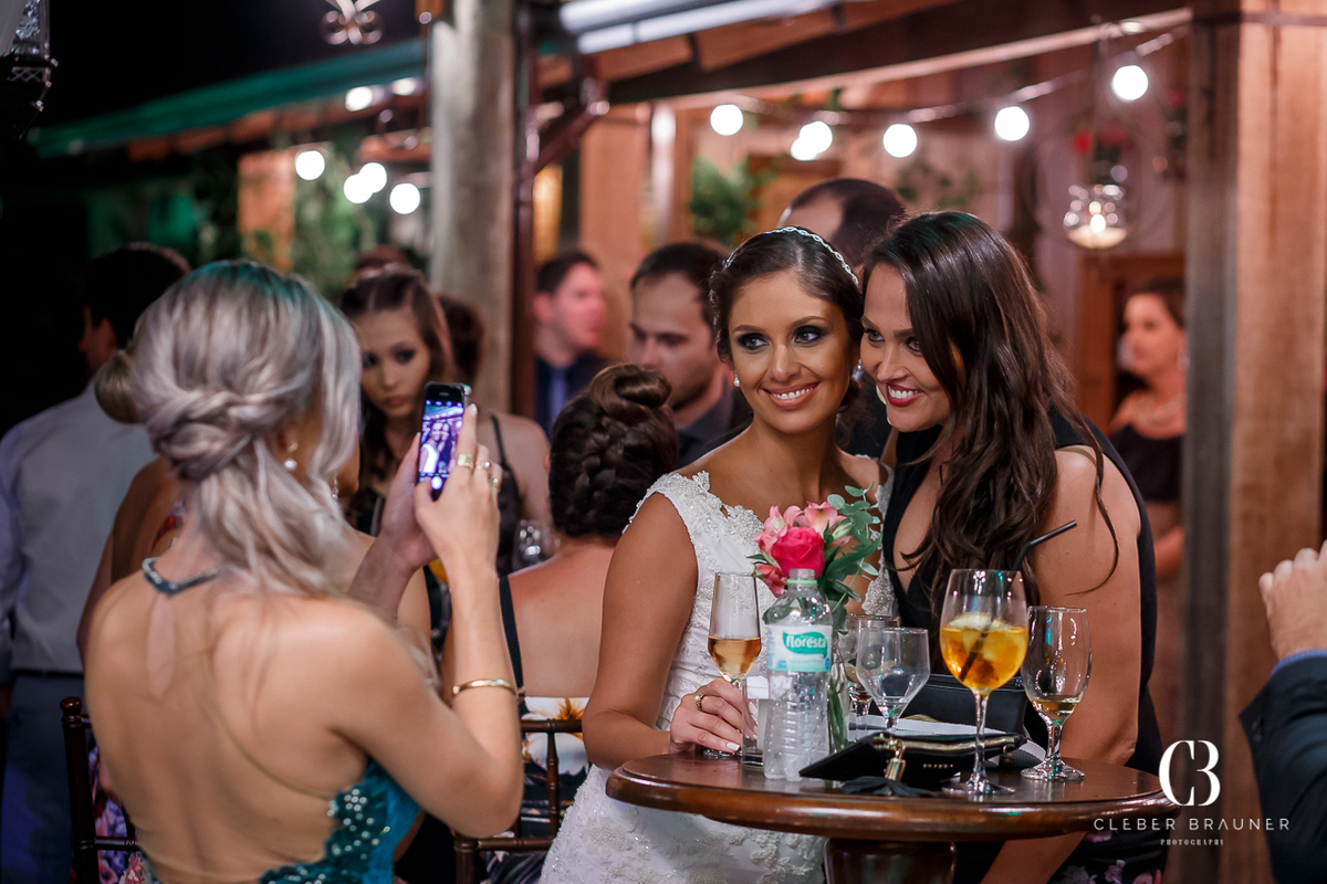 Lindo casamento realizado na Villa Tuiuty em Bento Gonçalves Rs, fotografado por Cleber Brauner, fotógrafo de casamento de Garibaldi e Porto alegre. Fotos do ensaio e trash the dress no site