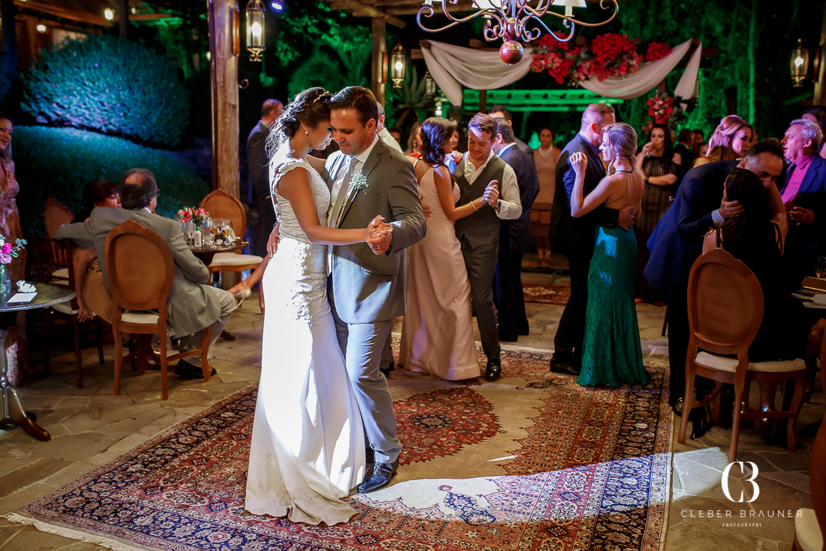 Lindo casamento realizado na Villa Tuiuty em Bento Gonçalves Rs, fotografado por Cleber Brauner, fotógrafo de casamento de Garibaldi e Porto alegre. Fotos do ensaio e trash the dress no site