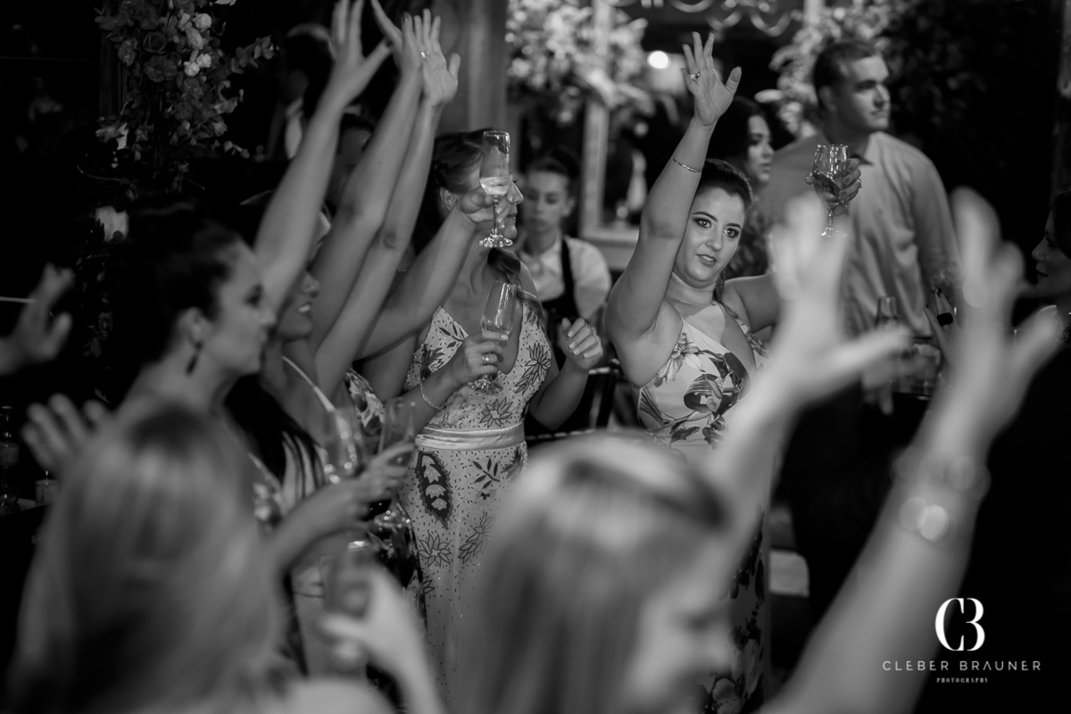 Lindo casamento realizado na Villa Tuiuty em Bento Gonçalves Rs, fotografado por Cleber Brauner, fotógrafo de casamento de Garibaldi e Porto alegre. Fotos do ensaio e trash the dress no site