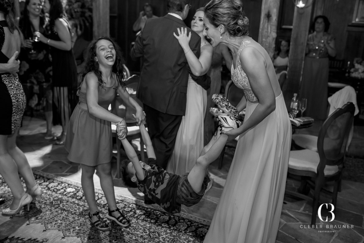 Lindo casamento realizado na Villa Tuiuty em Bento Gonçalves Rs, fotografado por Cleber Brauner, fotógrafo de casamento de Garibaldi e Porto alegre. Fotos do ensaio e trash the dress no site