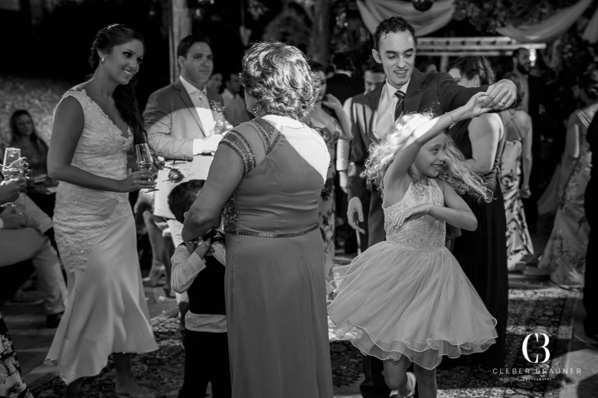 Lindo casamento realizado na Villa Tuiuty em Bento Gonçalves Rs, fotografado por Cleber Brauner, fotógrafo de casamento de Garibaldi e Porto alegre. Fotos do ensaio e trash the dress no site