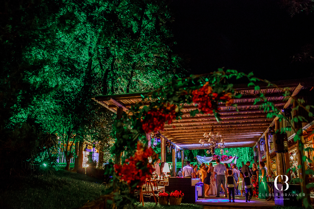 Lindo casamento realizado na Villa Tuiuty em Bento Gonçalves Rs, fotografado por Cleber Brauner, fotógrafo de casamento de Garibaldi e Porto alegre. Fotos do ensaio e trash the dress no site
