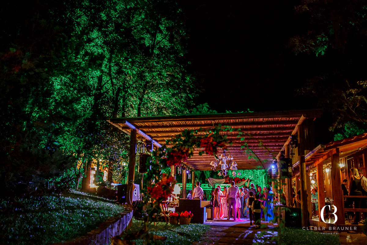 Lindo casamento realizado na Villa Tuiuty em Bento Gonçalves Rs, fotografado por Cleber Brauner, fotógrafo de casamento de Garibaldi e Porto alegre. Fotos do ensaio e trash the dress no site