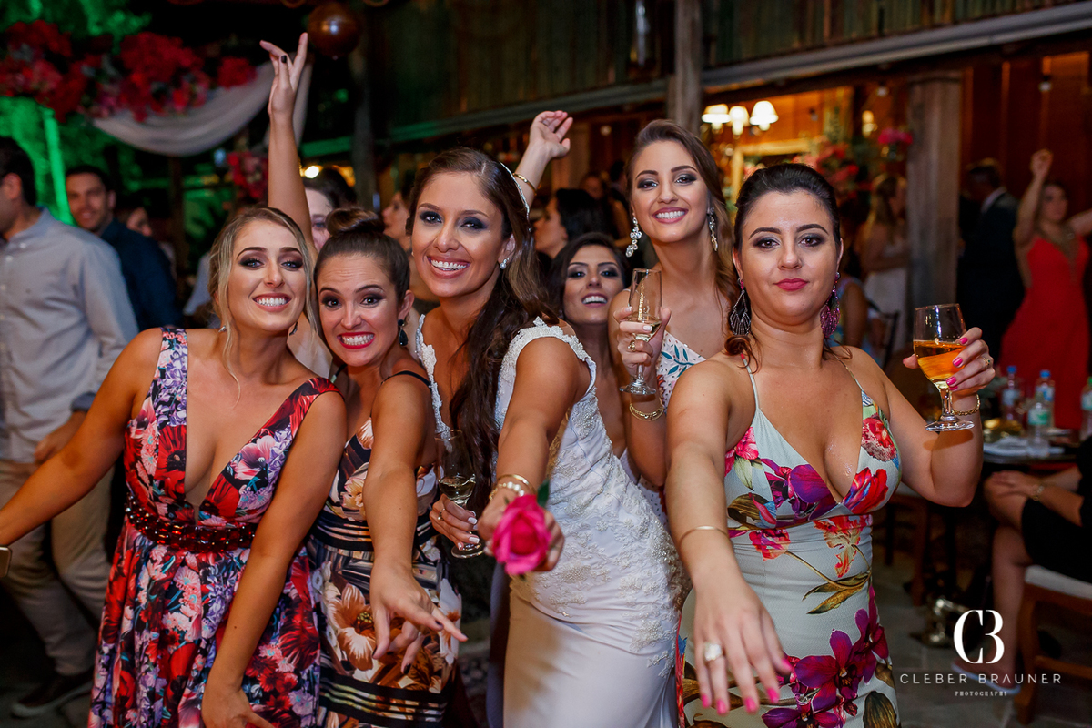 Lindo casamento realizado na Villa Tuiuty em Bento Gonçalves Rs, fotografado por Cleber Brauner, fotógrafo de casamento de Garibaldi e Porto alegre. Fotos do ensaio e trash the dress no site