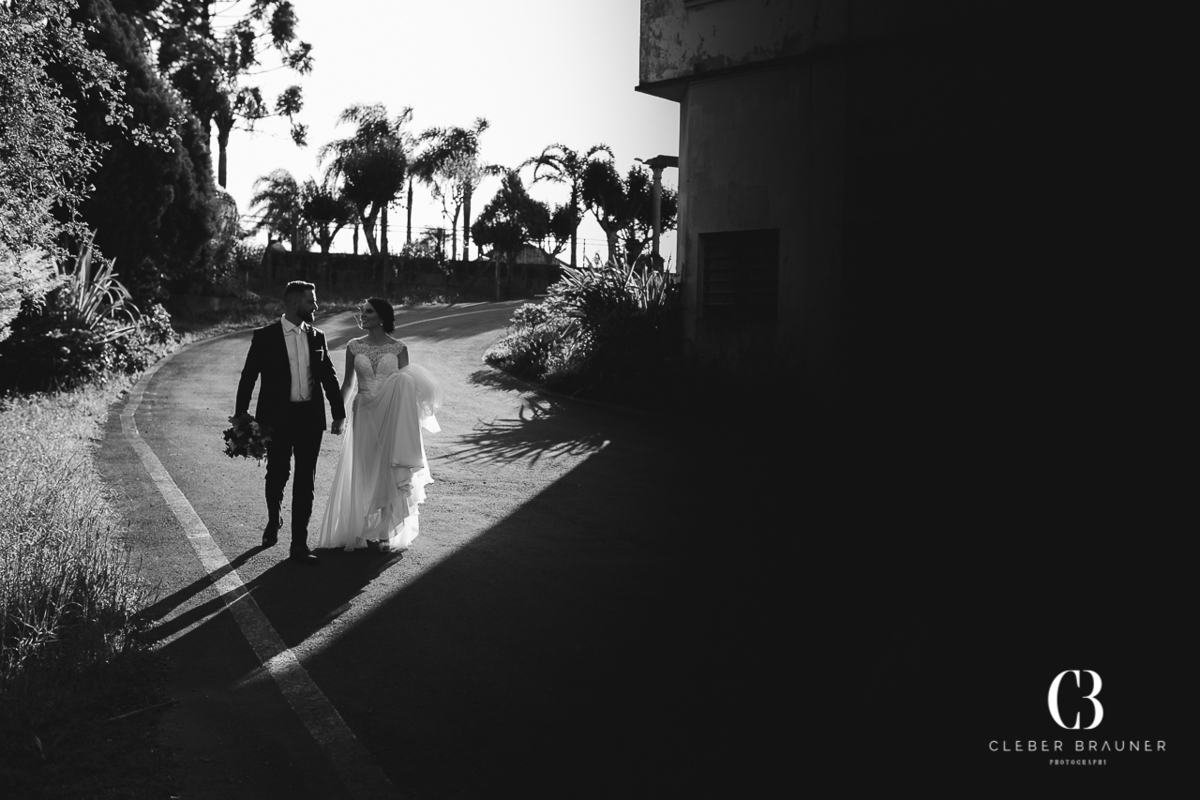 Casamento realizado na Paróquia Santo Antônio de Forqueta, onde também foi feito o ensaio fotográfico do casal e a recepção foi no Altos do Vale, com cerimonial da Silfite Eventos
