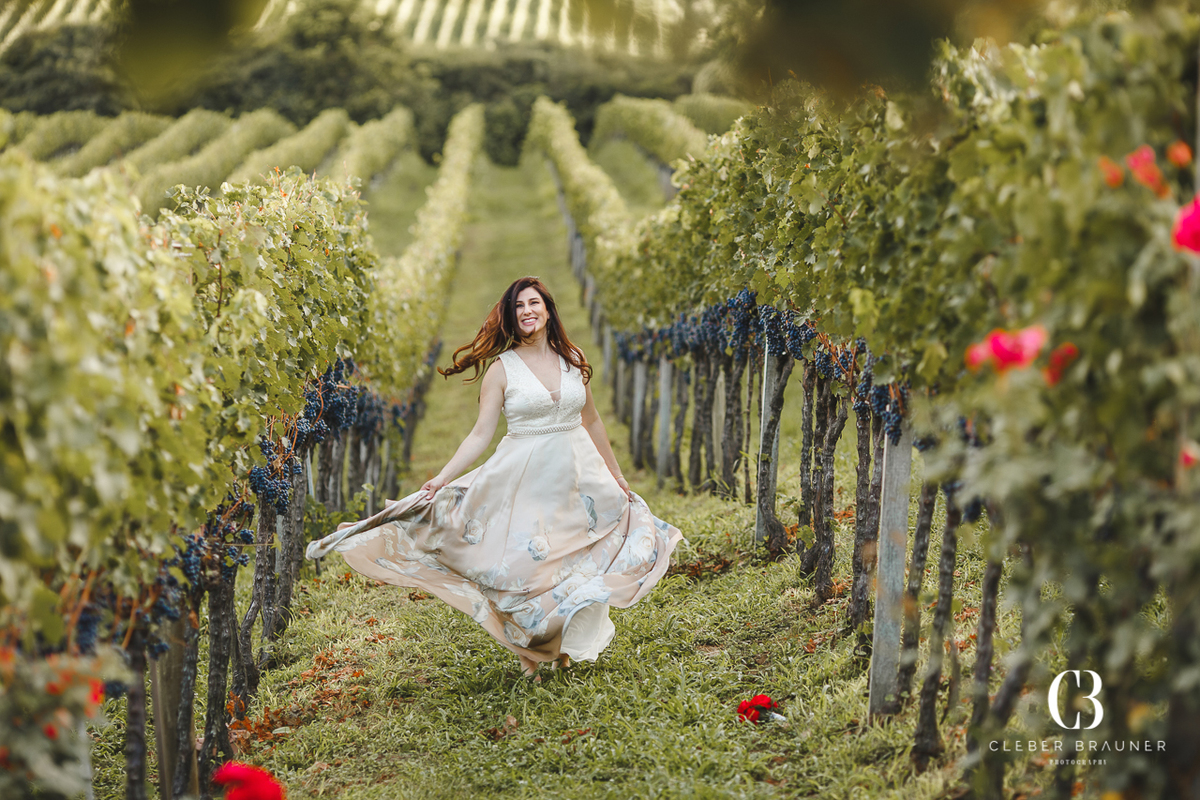 Ensaio pré casamento realizado na Vinícola Casa Valduga no vale dos vinhedos em Bento Gonçalves, pelo fotógrafo de casamento Cleber Brauner