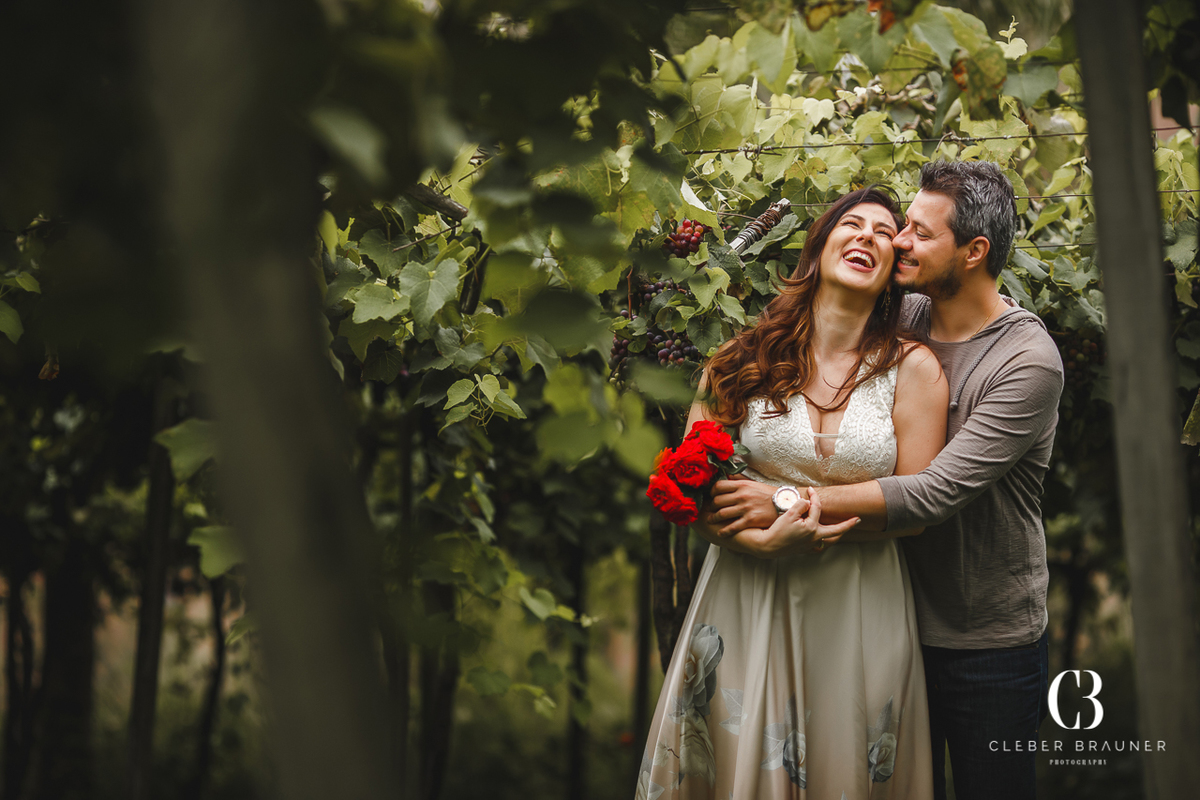 Ensaio pré casamento realizado na Vinícola Casa Valduga no vale dos vinhedos em Bento Gonçalves, pelo fotógrafo de casamento Cleber Brauner