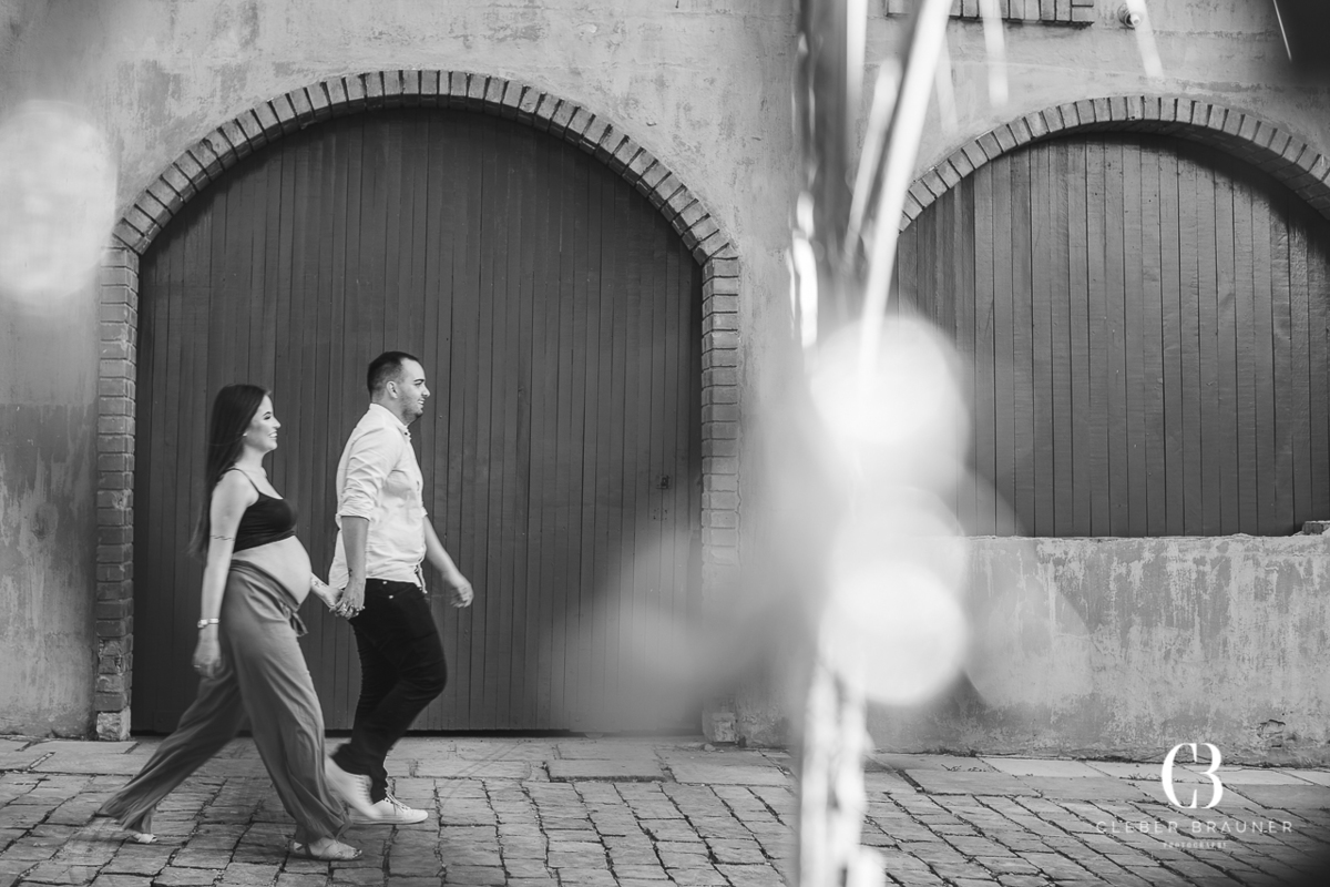 Ensaio gestante realizado na vinícola casa valduga no vale dos vinhedos em Bento Gonçalves. fotografado pelo fotógrafo de casamentos Cleber Brauner