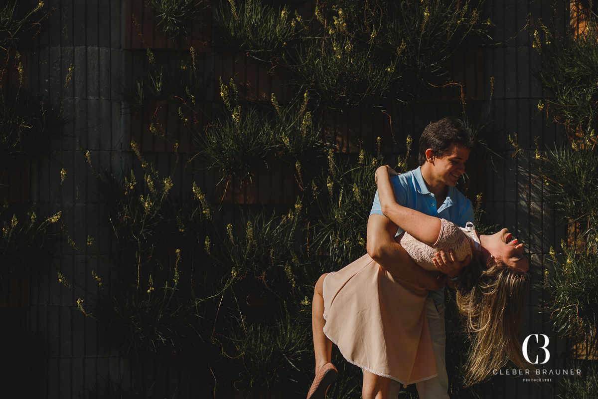Ensaio de casal em Gramado realizado pelo fotógrafo Cleber Brauner, de Bento Gonçalves, realizado na serra gaúcha. Ensaio de casal no Lago Negro, Parque das Lavandas e fonte dos Desejos