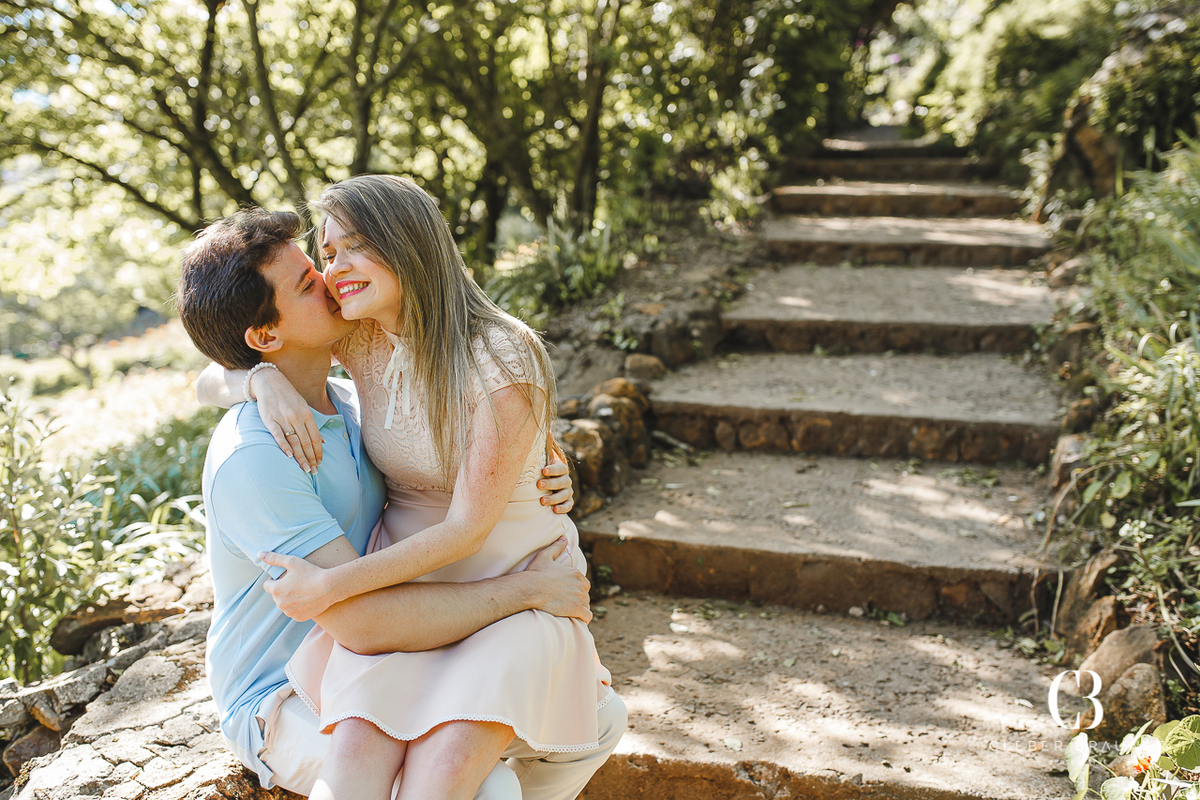 Ensaio de casal em Gramado realizado pelo fotógrafo Cleber Brauner, de Bento Gonçalves, realizado na serra gaúcha. Ensaio de casal no Lago Negro, Parque das Lavandas e fonte dos Desejos