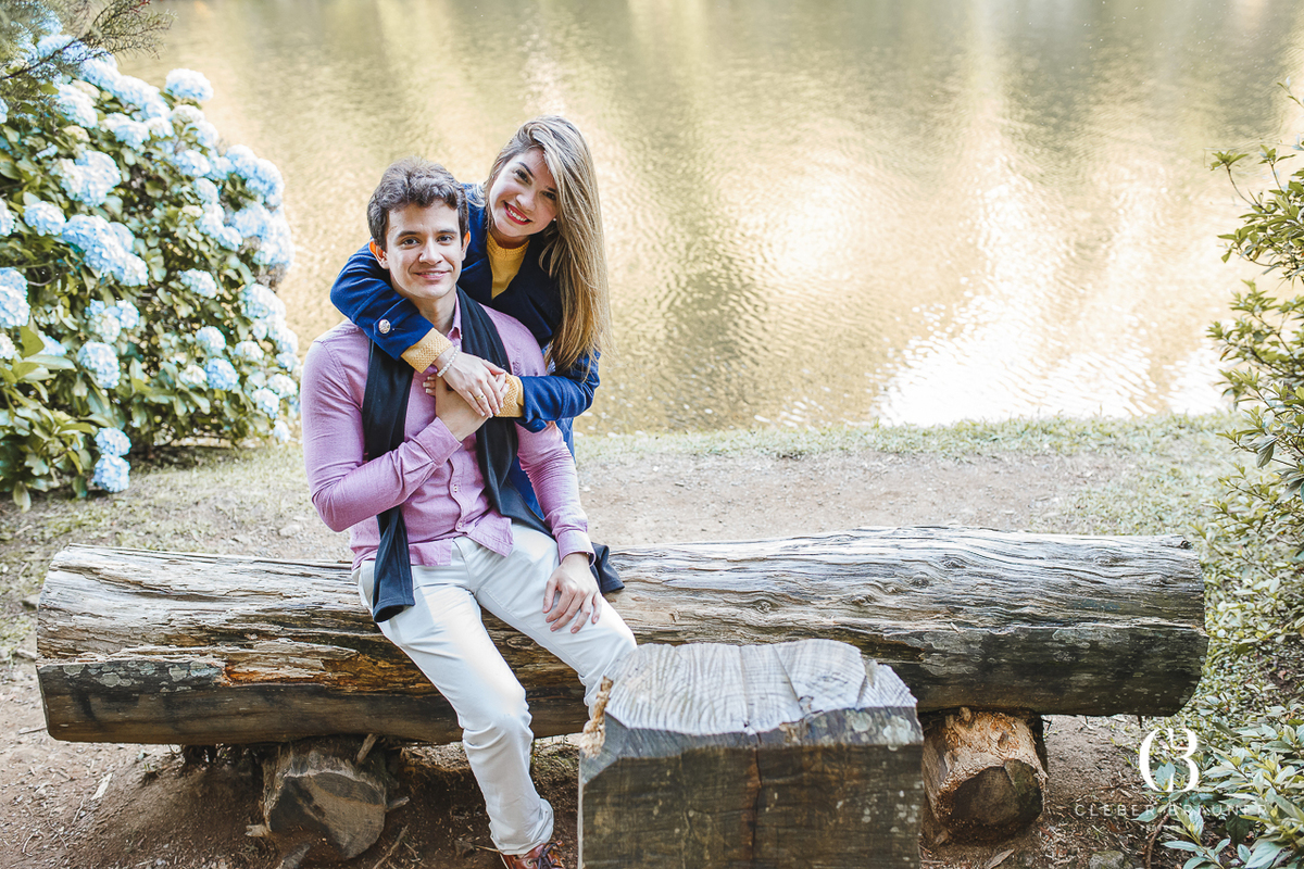 Ensaio de casal em Gramado realizado pelo fotógrafo Cleber Brauner, de Bento Gonçalves, realizado na serra gaúcha. Ensaio de casal no Lago Negro, Parque das Lavandas e fonte dos Desejos