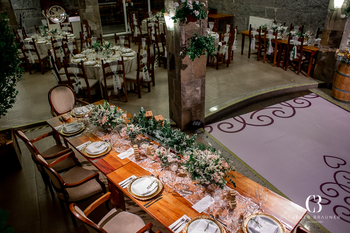 Casamento realizado na Casa Valduga, Vale dos Vinhedos, Bento Gonçalves. Fotos feitas por Cleber Brauner, fotógrafo de Garibaldi, Bento Gonçalves e todo estado do Rio Grande do Sul. Evento realizado em meios aos parreirais